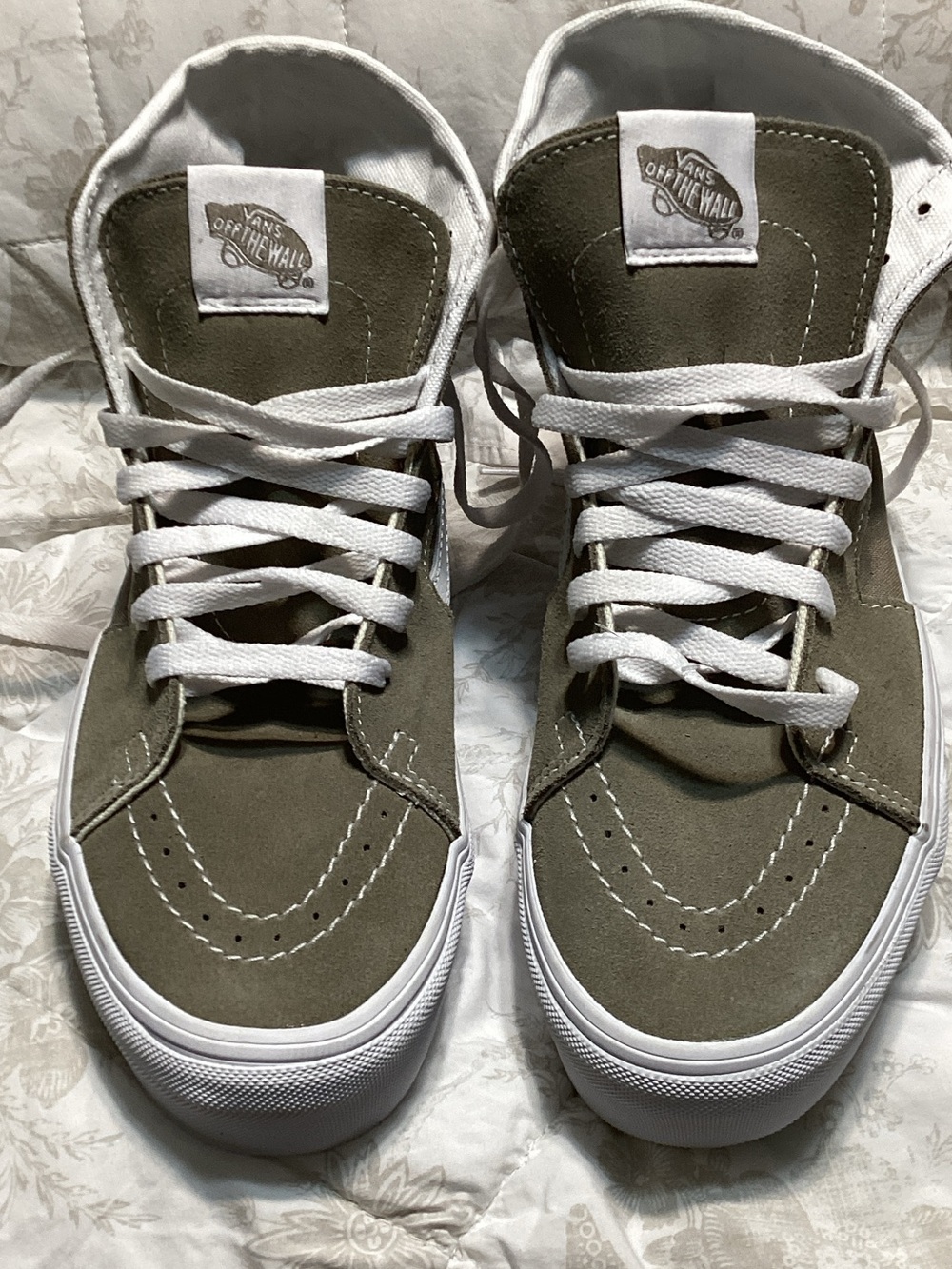 NWOB Unisex Vans Olive Suede High-Top Sneakers with White Laces